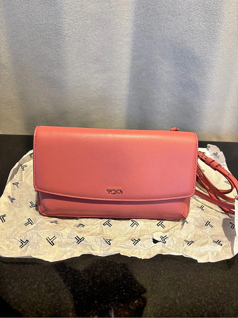 Authentic Tumi Belden Leather Wallet Crossbody in Pink with detachable strap